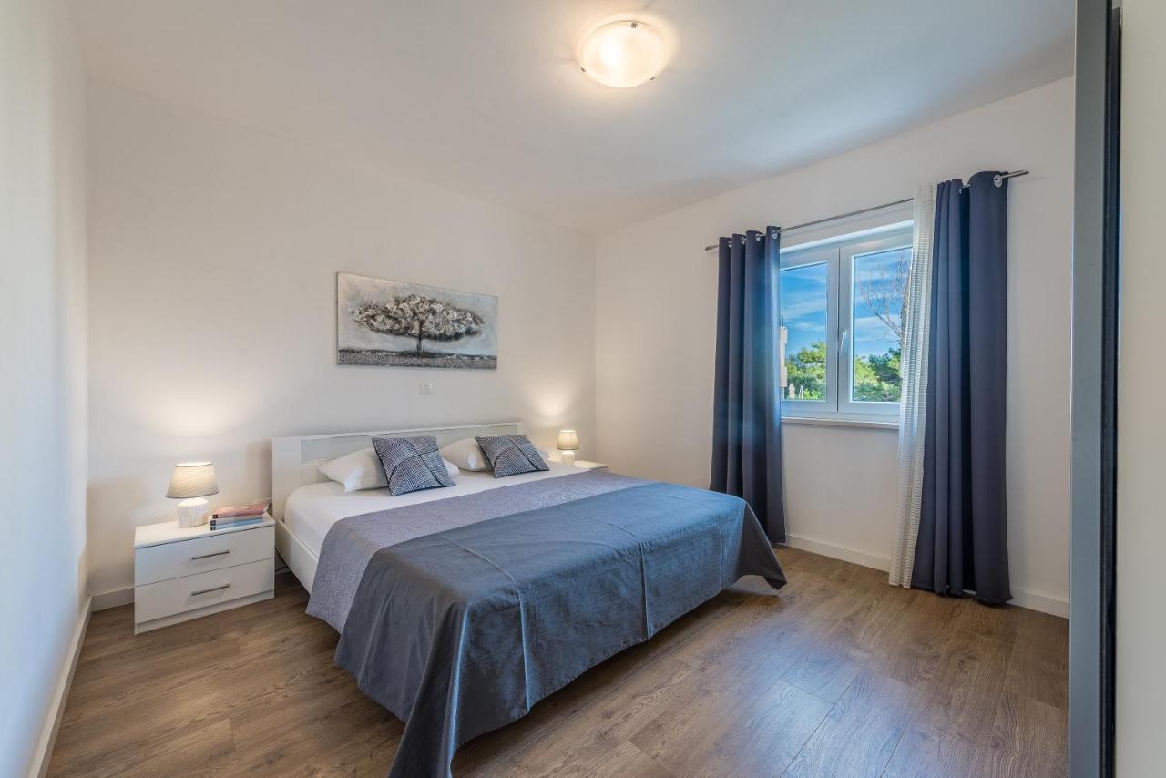 Holiday Home Bajlo Apartment With Three Bedrooms Zára Kültér fotó
