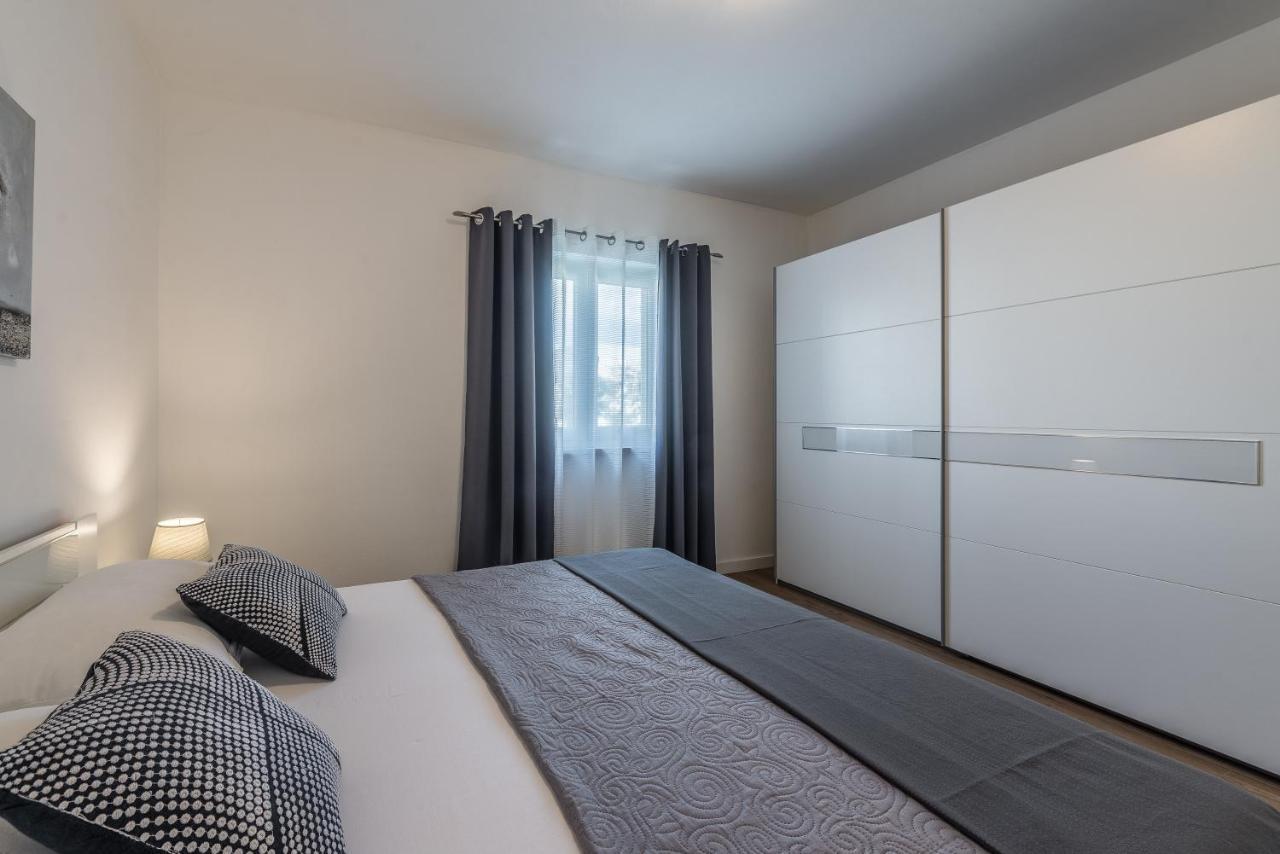 Holiday Home Bajlo Apartment With Three Bedrooms Zára Kültér fotó