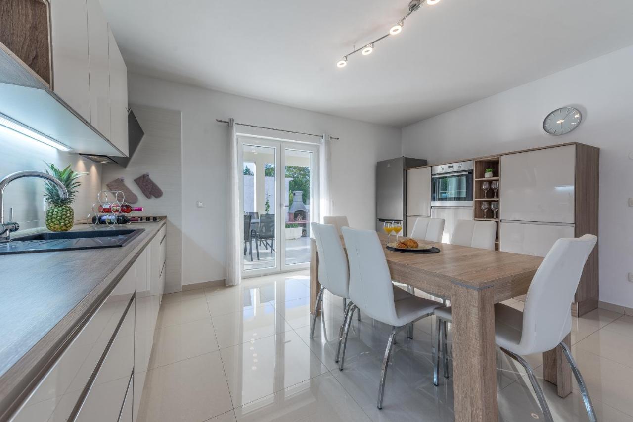 Holiday Home Bajlo Apartment With Three Bedrooms Zára Kültér fotó