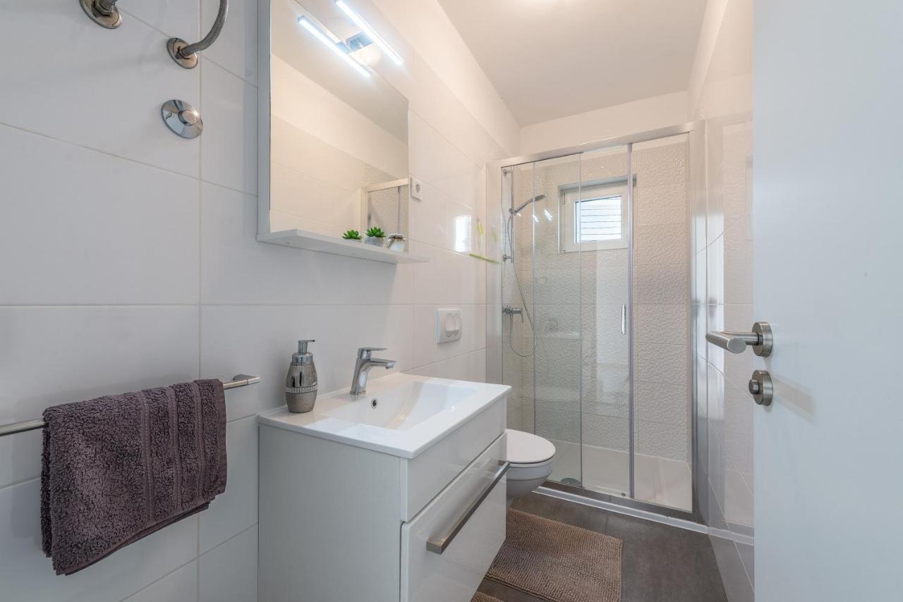 Holiday Home Bajlo Apartment With Three Bedrooms Zára Kültér fotó