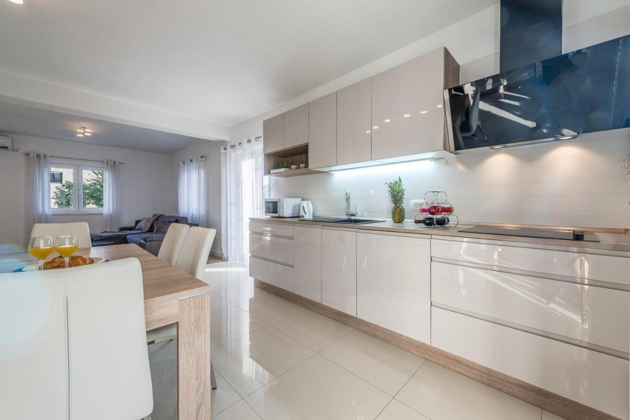 Holiday Home Bajlo Apartment With Three Bedrooms Zára Kültér fotó