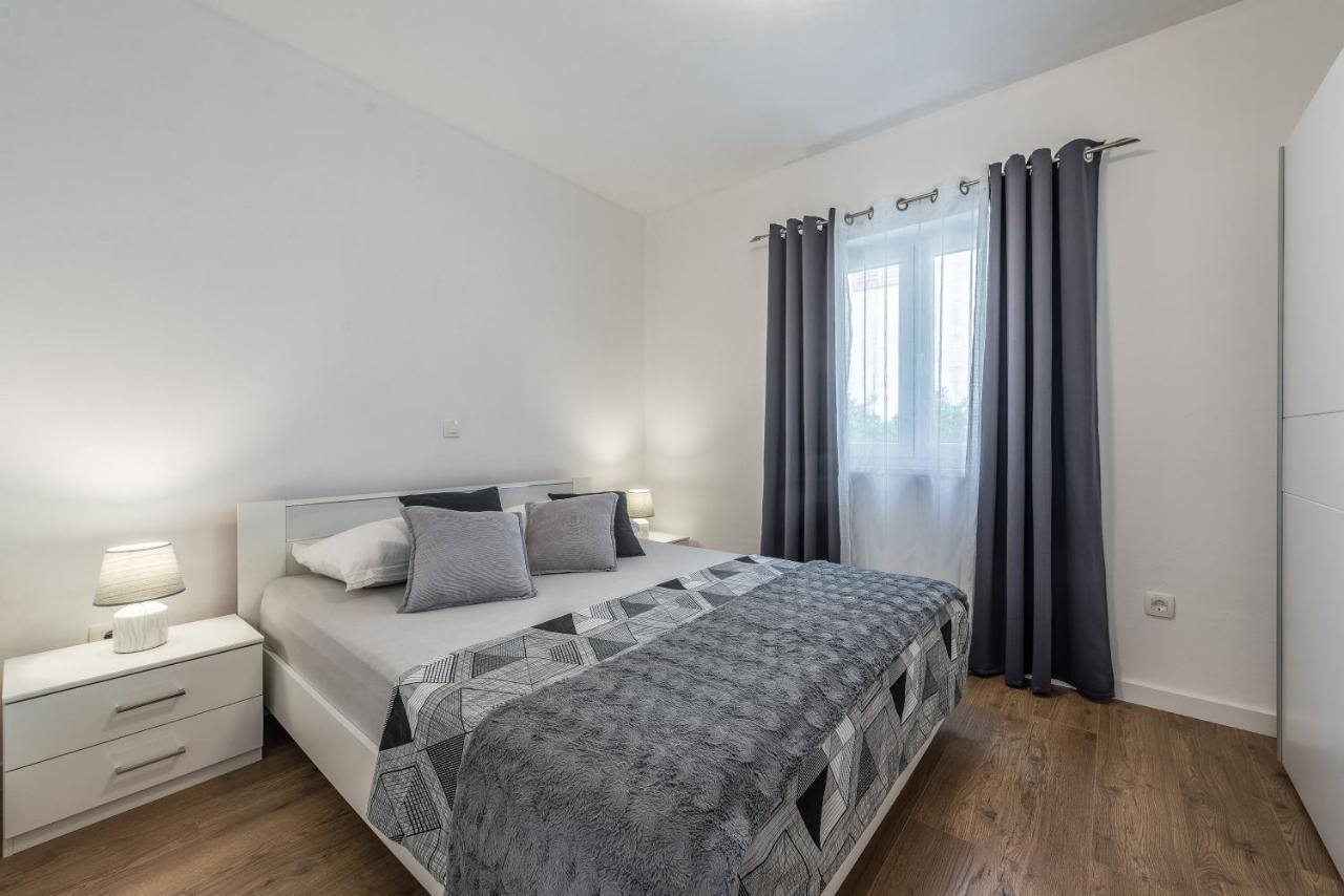 Holiday Home Bajlo Apartment With Three Bedrooms Zára Kültér fotó