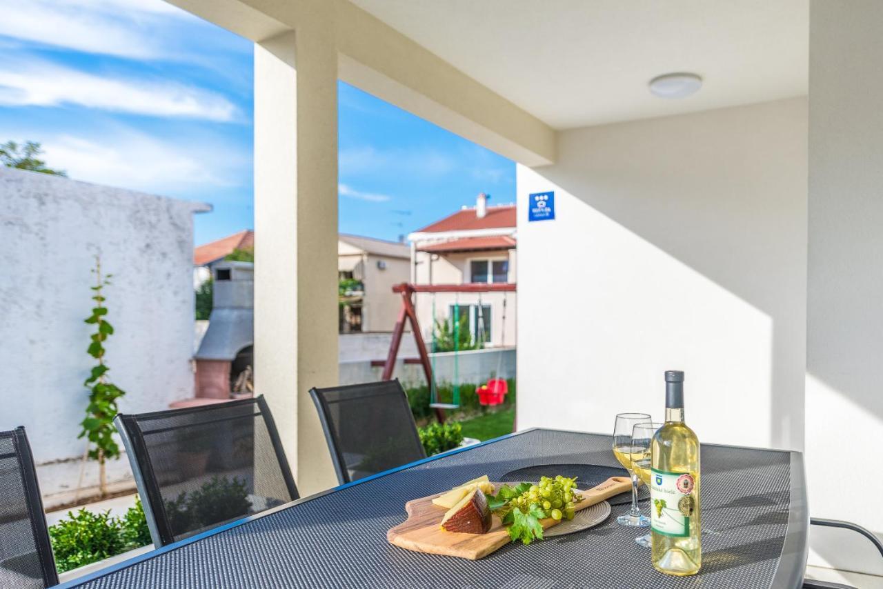 Holiday Home Bajlo Apartment With Three Bedrooms Zára Kültér fotó