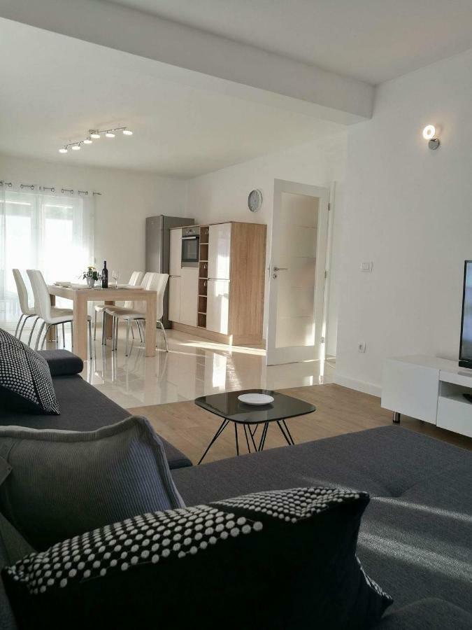 Holiday Home Bajlo Apartment With Three Bedrooms Zára Kültér fotó